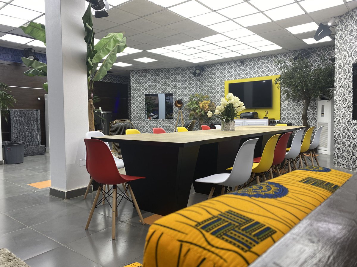 Afrinolly's tweet photo. Welcome to our new creative hub. This is where the #mtnyellostar contestants will be spending a lot of their time over the next few weeks. 

What do you think of the new place?

#yellostar #turnitup #youthempowerment #youthdevelopment #nigerianyouths #creativity #afrinolly https://t.co/wV7TOtAA3b