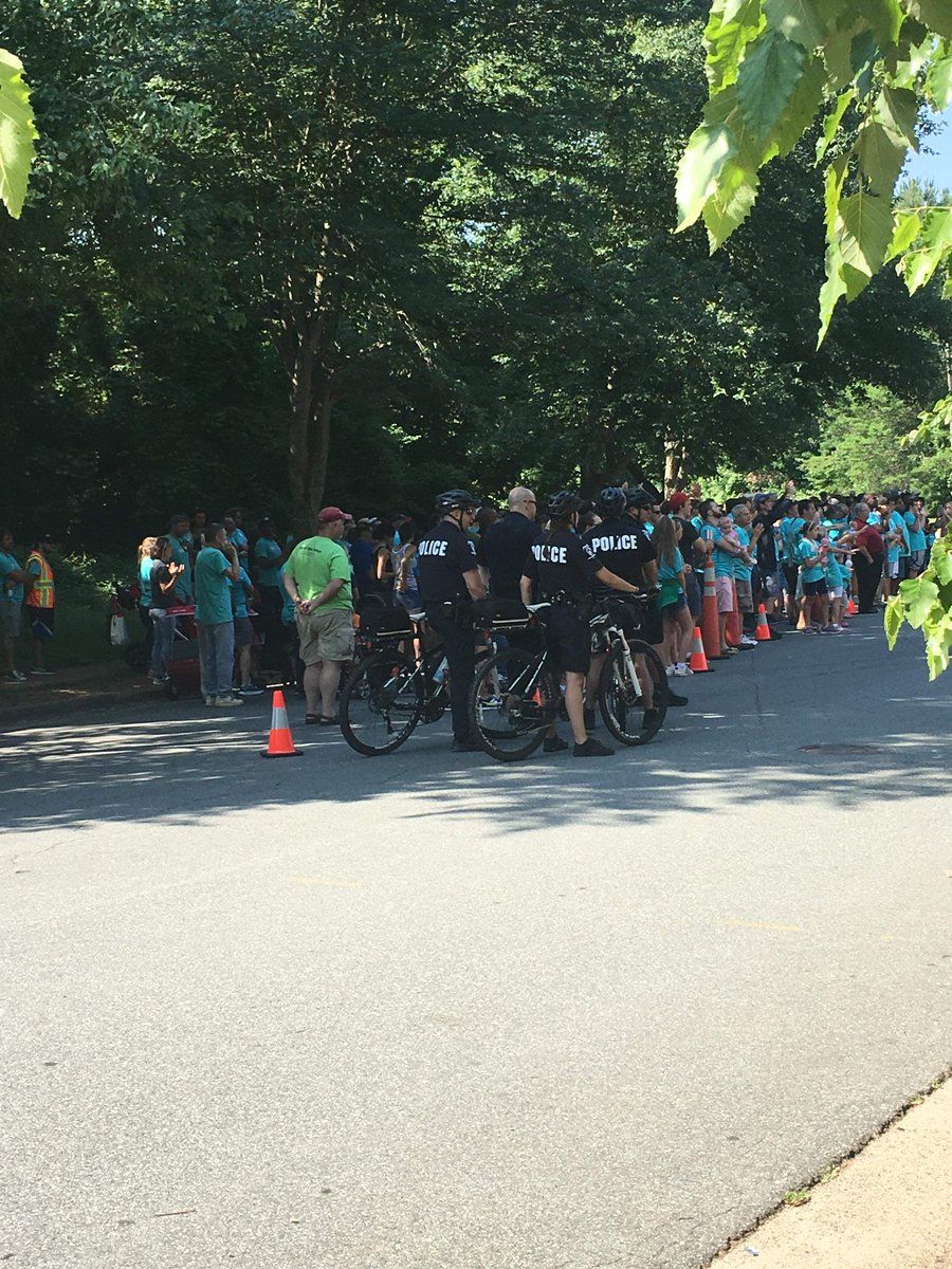 CLT4Choice's tweet photo. In 2016, @lovelifeclt had their second 40 Week parade. This one was permitted. This still isn't the scene any patient should be greeted with while seeking healthcare. #NotCounseling #40WeeksOfHarassment #harassmentNOThelp https://t.co/8u3ttd33KX