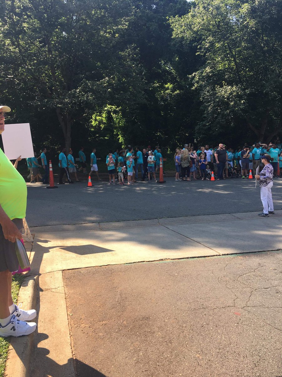 CLT4Choice's tweet photo. In 2016, @lovelifeclt had their second 40 Week parade. This one was permitted. This still isn't the scene any patient should be greeted with while seeking healthcare. #NotCounseling #40WeeksOfHarassment #harassmentNOThelp https://t.co/8u3ttd33KX