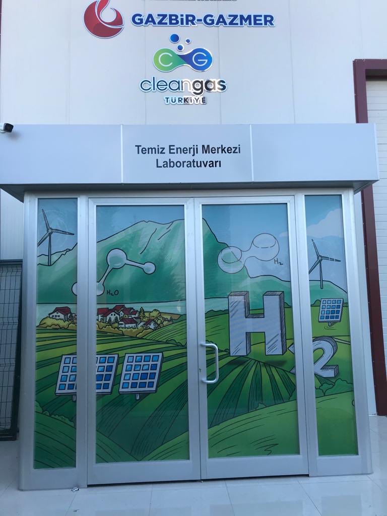 Hidrojen Laboratuvarımızda 2.faz deneyleri tamamlandı. Ar-Ge Ekibimiz tarafından %15 #hidrojen in %85 #doğalgaz a enjeksiyonu başarı ile gerçekleştirildi. ⁦
<a href="/GazbirGazmer/">GAZBİR-GAZMER</a>⁩