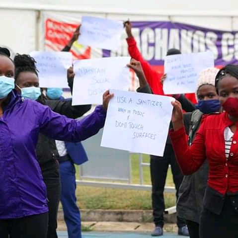 G_raceyMiss's tweet photo. I wear mask to reduce my exposure to Corona virus.why do you wear mask??
#angamizacoronamachakos
#EUCovid19ResponseKE
#AmrefKe
#YEDNetworkKe https://t.co/PkG82hcIyF