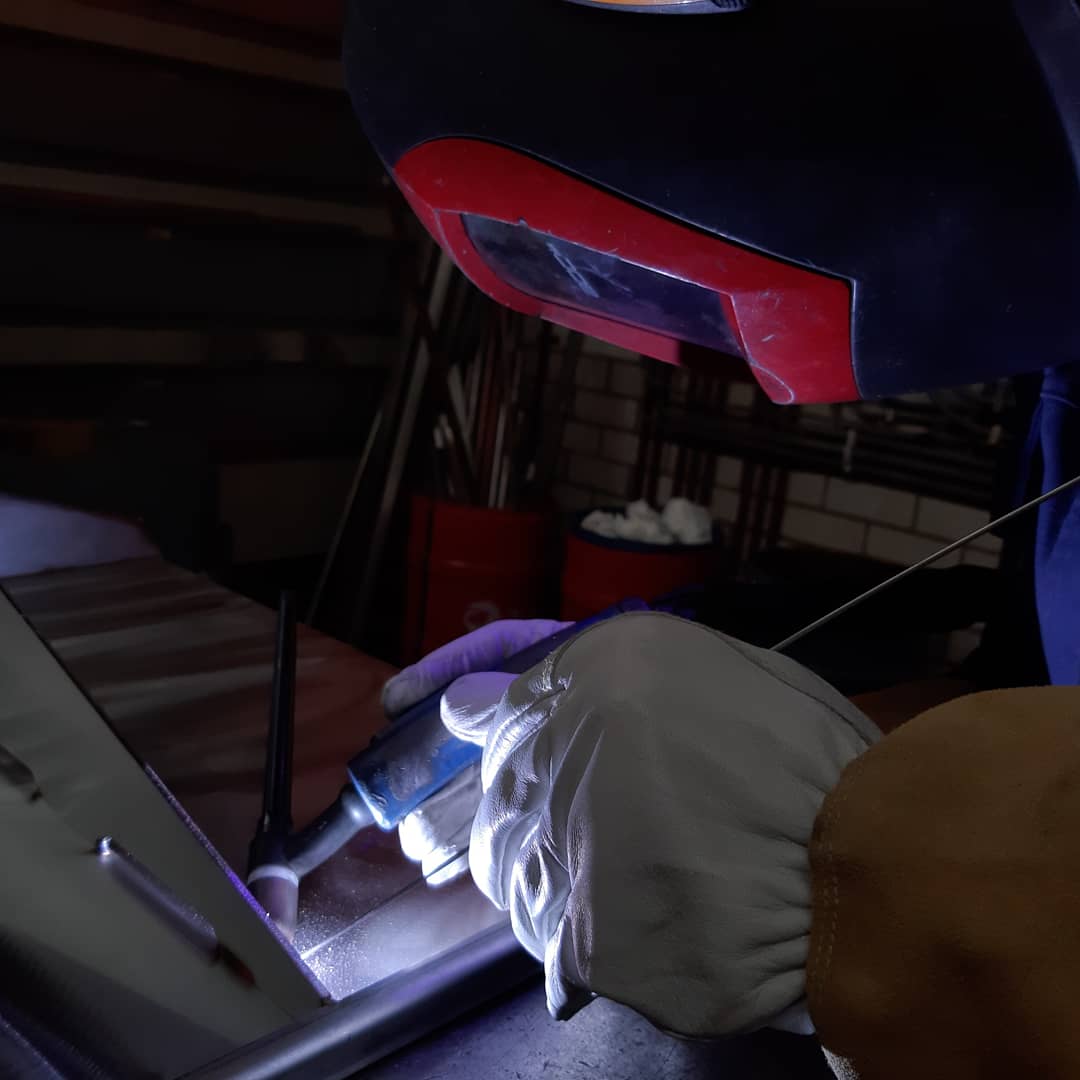 Did you know that our welders work very precisely and with small tolerances?
Even the smallest pits in welds can become a source of germs, a disaster in food production areas!
Quality is key to build a Backsaver.
Backsaver! Work Hard, Lift Smart.
#foodindustry #foodsolutions #tig