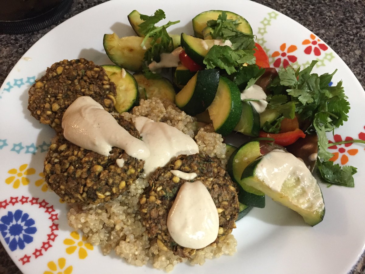 WellnessCommon's tweet photo. Baked falafel, anyone? Get the recipe over on the blog: https://t.co/0bVwn67wrL
#functionalnutrition #functionalmedicine #functionaldietitian #womenshealth #hormonehealth #guthealth #healthyrecipes #glutenfree #falafel #digestivehealth #bakedfalafel https://t.co/SLK5cnCOF3