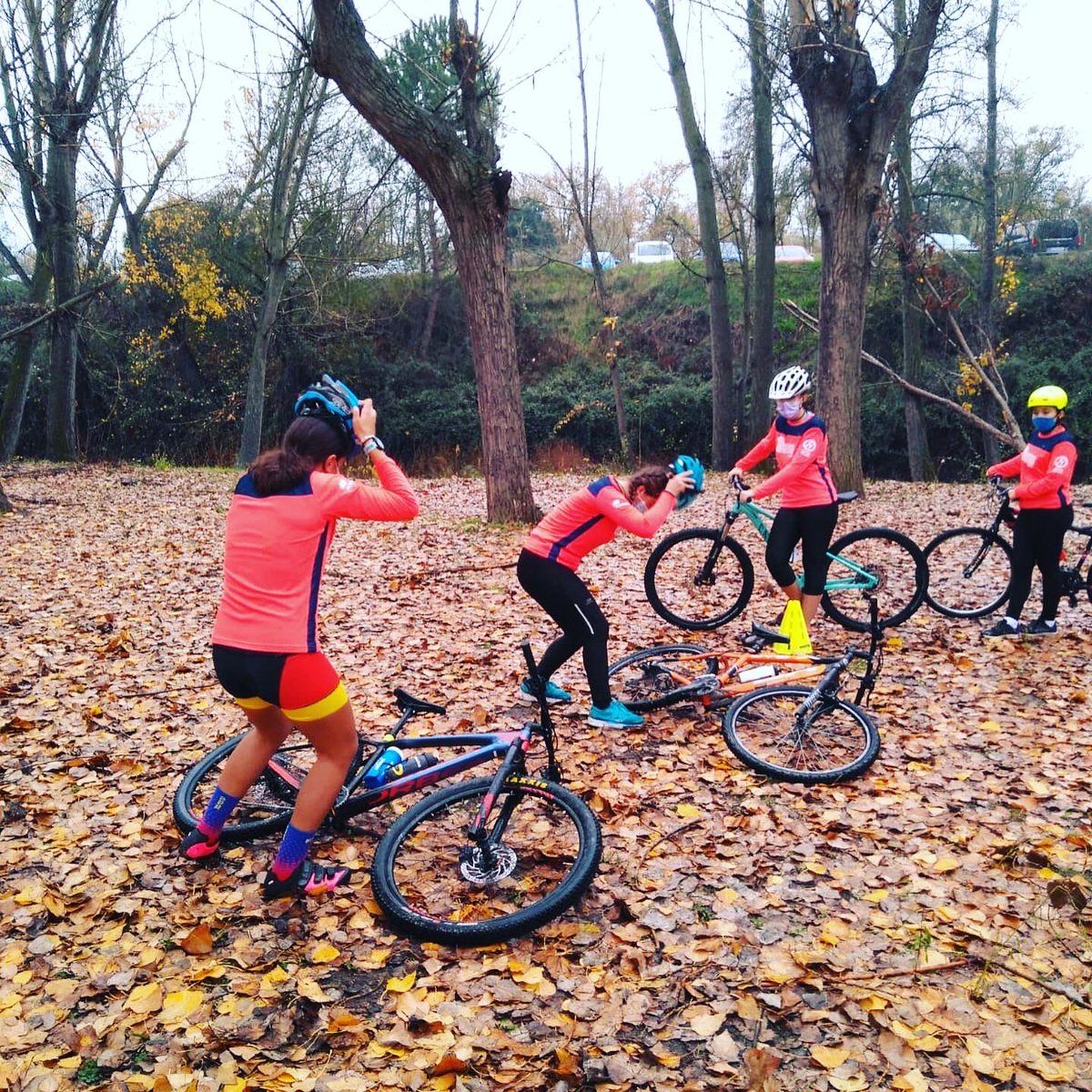 FMTriatlon's tweet photo. Encuentro Amazonas celebrado el pasado sábado en las instalaciones deportivas de Puerta de Hierro.

Muchas gracias por la asistencia y la colaboración!!!

Nos seguiremos poniendo en contacto con el resto de clubes/escuelas.

#triatlonmadrid #FETRIAmazonas https://t.co/2y0gcLnZbW