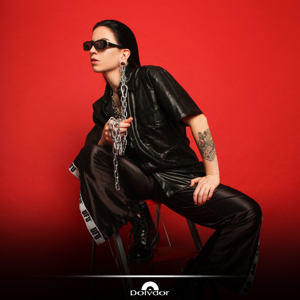 Fuori ora #NoFeat l'album di debutto di <a href="/palmitess4/">Valeria</a>, un lavoro completamente contro corrente ma che saprà conquistarti!