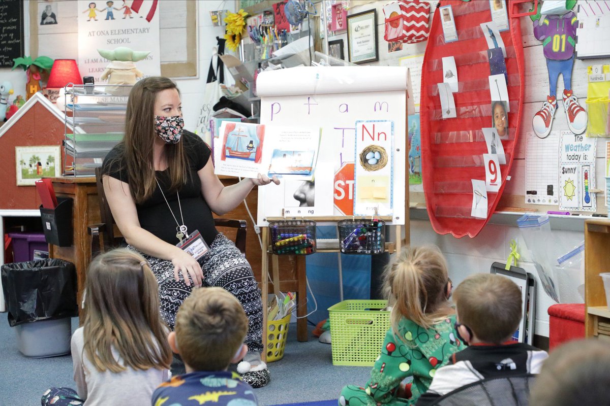 CabellSchTech's tweet image. MT: @cabellschools is celebrating American Education Week. The week is an opportunity to celebrate public education and honor individuals who are making a difference. @OnaElementary celebrates with a Pajama Read to me Day. #IAMCABELL #BeAwesome buff.ly/3kBizbb