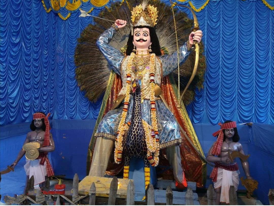 Thread on Kartikeya puja :- Bansberia is the most famous place for this. Folks here didn't stop puja even during pandemic (1860) which made Bansberia almost desolateClock wise Raja Kartik (375 years)Dhumo Kartik (420 years)Adi Kartik (350 years)Jyangra Kartik (291 years)