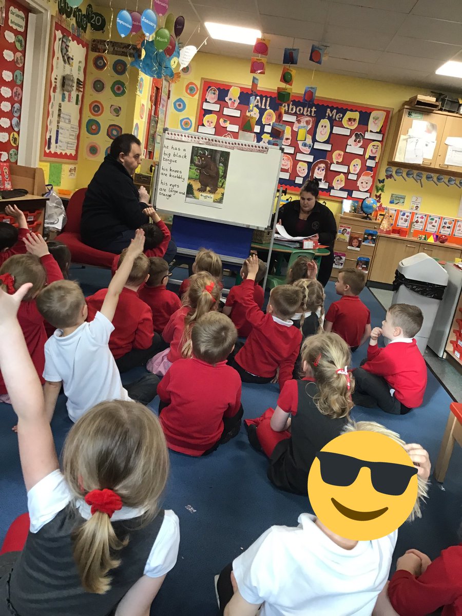 theellisF2's tweet photo. We are describing The Gruffalo this afternoon. #literacylesson https://t.co/v28kW056TK
