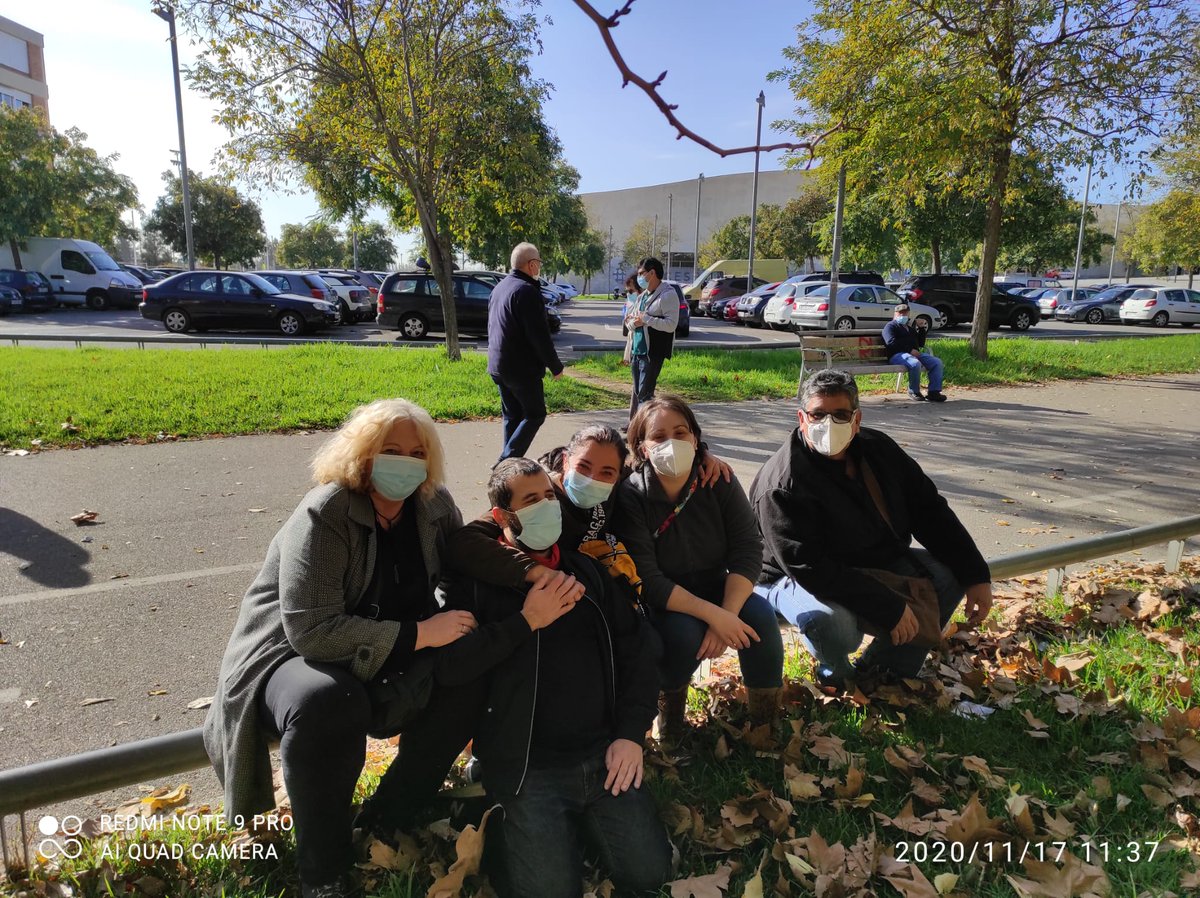 bocetosdemi's tweet photo. Vuestras mierdas no me interesan,hay cosas que me llenan más que nada en el mundo.
Ésta mañana ayudando a una #COMPAH a quedarse en su casa @PAH_CORNELLA @pah_santfeliu #SomosLaPah 💪 https://t.co/MoOtjef3Ue
