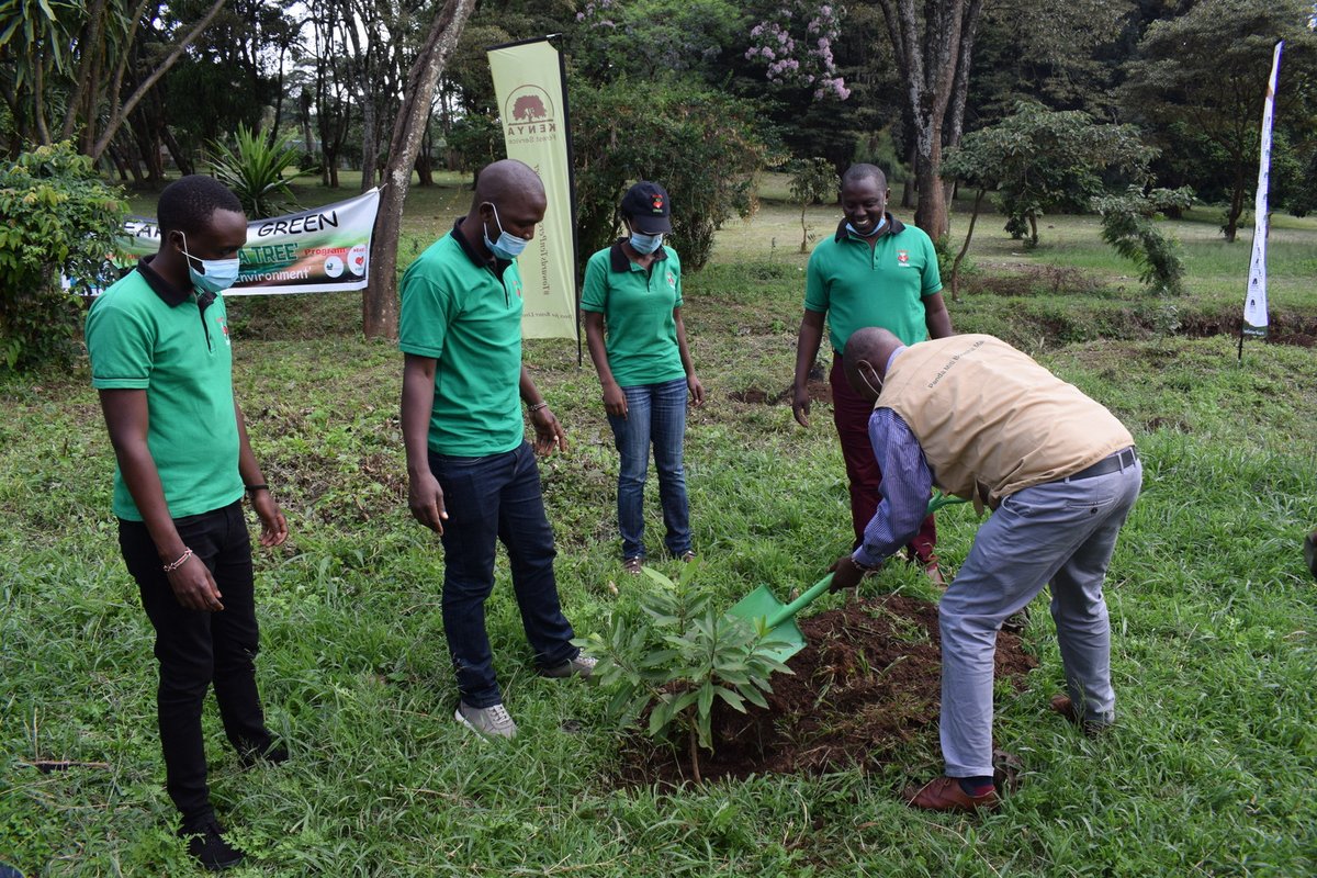 HeartsOfGreen's tweet photo. Hearts of green organization today in partnership with Ministry of environmental officially launched #DailyTreePlantingChallenge that will be a milestone towards achieving 10% forest cover.
The event was held at City park, Nairobi county where ceremonial trees were planted as >> https://t.co/Fy3tbNvVnL