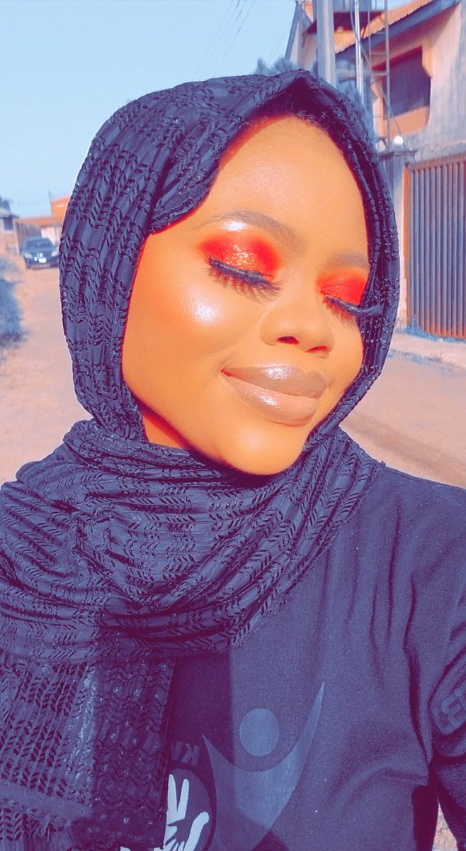 When the sun bounce right on your skin. 🤗 🤗 🤗 The result is always topnotch. 🤗 🤗 Drop a comment and like. 🤗 #sunkissed #muainibadan #ibadanmua #makeupartistinlagos #makeupinibadan