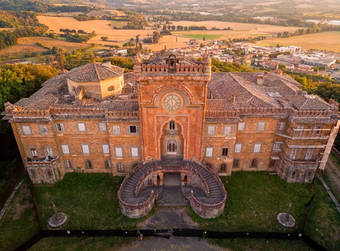 🛵🏰🛵
Da non perdere oggi pomeriggio alle 16 “Due in trasferta” con <a href="/bennyferrara/">benedetto ferrara</a> e @MatteoDovellini a bordo della loro vespa da Reggello (FI)
