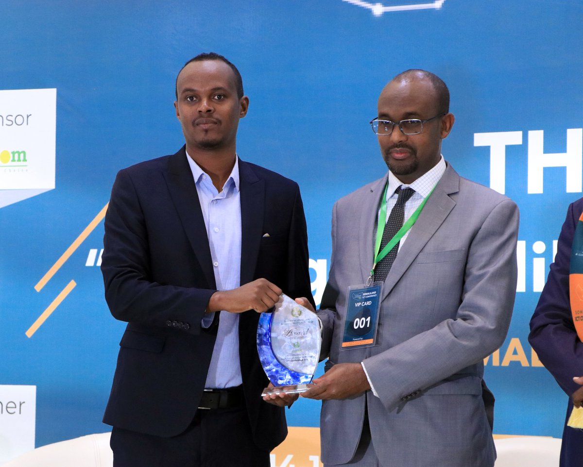 Khadar_EIbrahim's tweet image. Thank you minister @DrAbdiweliSoufi for the award of the Somaliland ICT conference. It was a moment to reflect on how Somaliland is rich in tech and innovation.kudos to @MinistryofICT1.#SLICTC2020