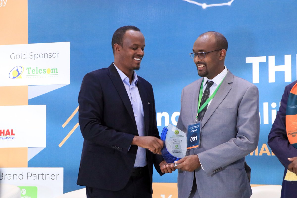 Khadar_EIbrahim's tweet image. Thank you minister @DrAbdiweliSoufi for the award of the Somaliland ICT conference. It was a moment to reflect on how Somaliland is rich in tech and innovation.kudos to @MinistryofICT1.#SLICTC2020