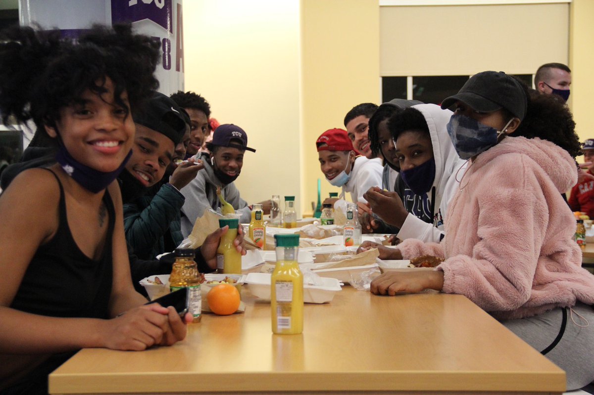 TCUDining's tweet image. MIDNIGHT BREAKFAST 
Traditions are important at TCU. We might have had a slightly unusual midnight breakfast but time spent together over food is important 🥰

Good luck on finals Horned Frogs!! 💜🐸

#tcu #tcudining #midnightbreakfast #hornedfrogs #studentlife #university
