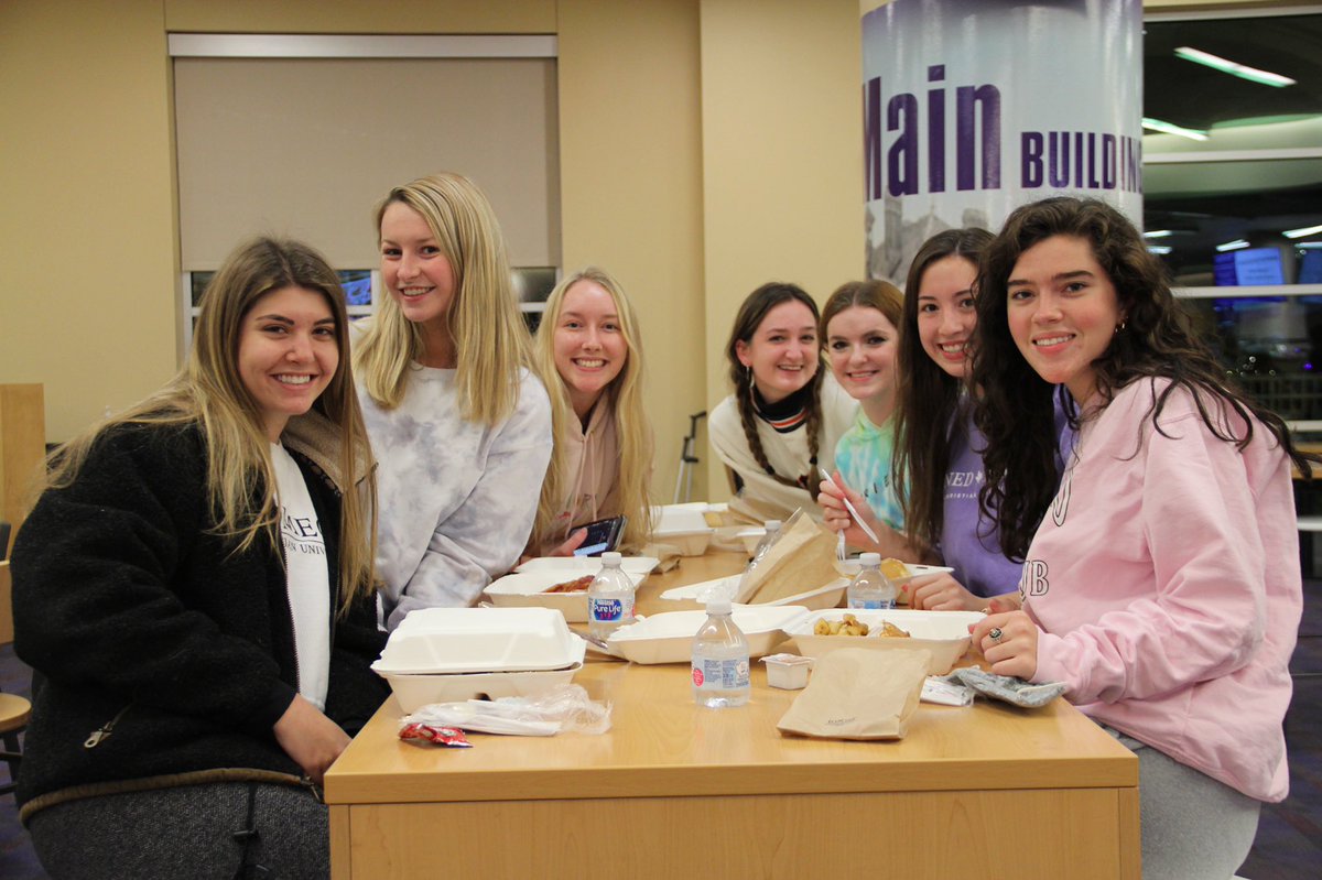 TCUDining's tweet image. MIDNIGHT BREAKFAST 
Traditions are important at TCU. We might have had a slightly unusual midnight breakfast but time spent together over food is important 🥰

Good luck on finals Horned Frogs!! 💜🐸

#tcu #tcudining #midnightbreakfast #hornedfrogs #studentlife #university