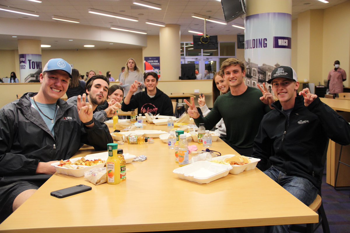 TCUDining's tweet image. MIDNIGHT BREAKFAST 
Traditions are important at TCU. We might have had a slightly unusual midnight breakfast but time spent together over food is important 🥰

Good luck on finals Horned Frogs!! 💜🐸

#tcu #tcudining #midnightbreakfast #hornedfrogs #studentlife #university