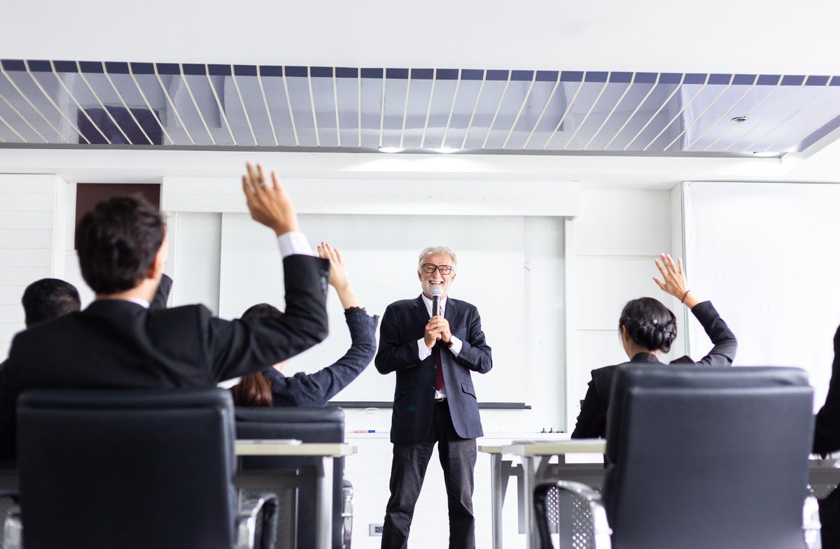 SEG_LLC's tweet photo. Great #SalesPeople have the potential to be great #SalesLeaders, but not without the right preparation. To transition them into #leadership, focus on providing well-designed training and coaching. https://t.co/7MOllPwVkY https://t.co/T5PISZnL2b