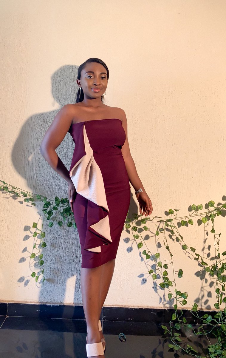 just_oyinda's tweet photo. Can never go wrong with wine 🍷.!! 6 ways styled dress made by Me ✨ https://t.co/OX4J6aGe3m