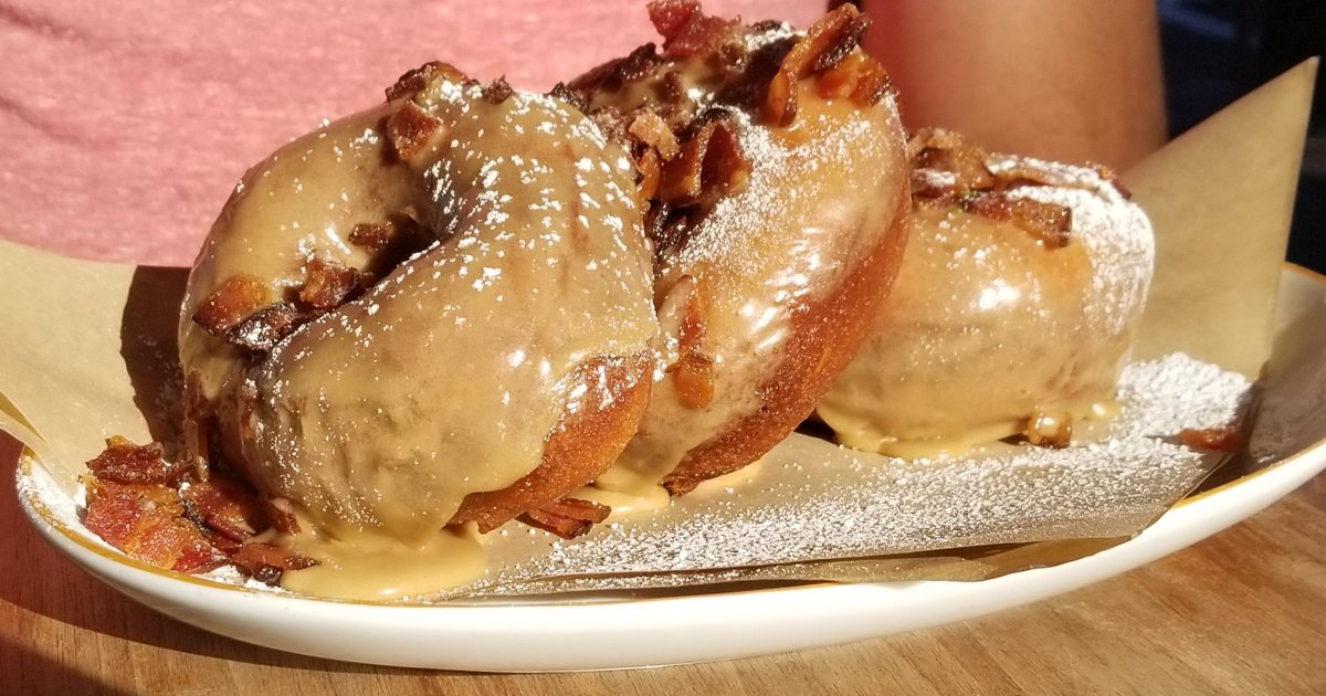 _JanaeWhite_'s tweet photo. #PCH brunch #GreatMaple
Maple Bacon Doughnuts 
Lolliwaffles
Fruity Pebble Pancakes https://t.co/jwSlJMTzGD