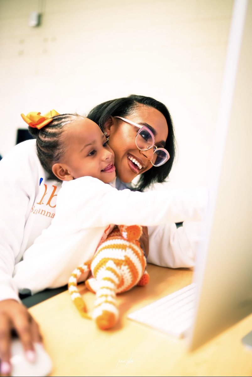 clarafaithceo's tweet photo. “Being a single mother is twice the work, twice the stress and twice the tears. But, also twice the hugs, twice the love and twice the pride” 
 
#hbcugrad #hbcupride #SSU #SSU20 #hbcuphotographer #Graduation2020 #singlemommy #singlecollegemom #hbcu #meteorologistinthemaking https://t.co/6DjPPJ1rVe