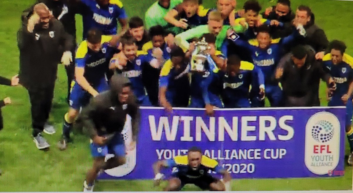 HaydontheWomble's tweet photo. Enjoy the celebrations @AFCWimbledon @AfcWimbledonU18 @AFCWAcademy #AFCWimbledon #AFCW 💛💙 Champions! https://t.co/2qqZ4QD6hh