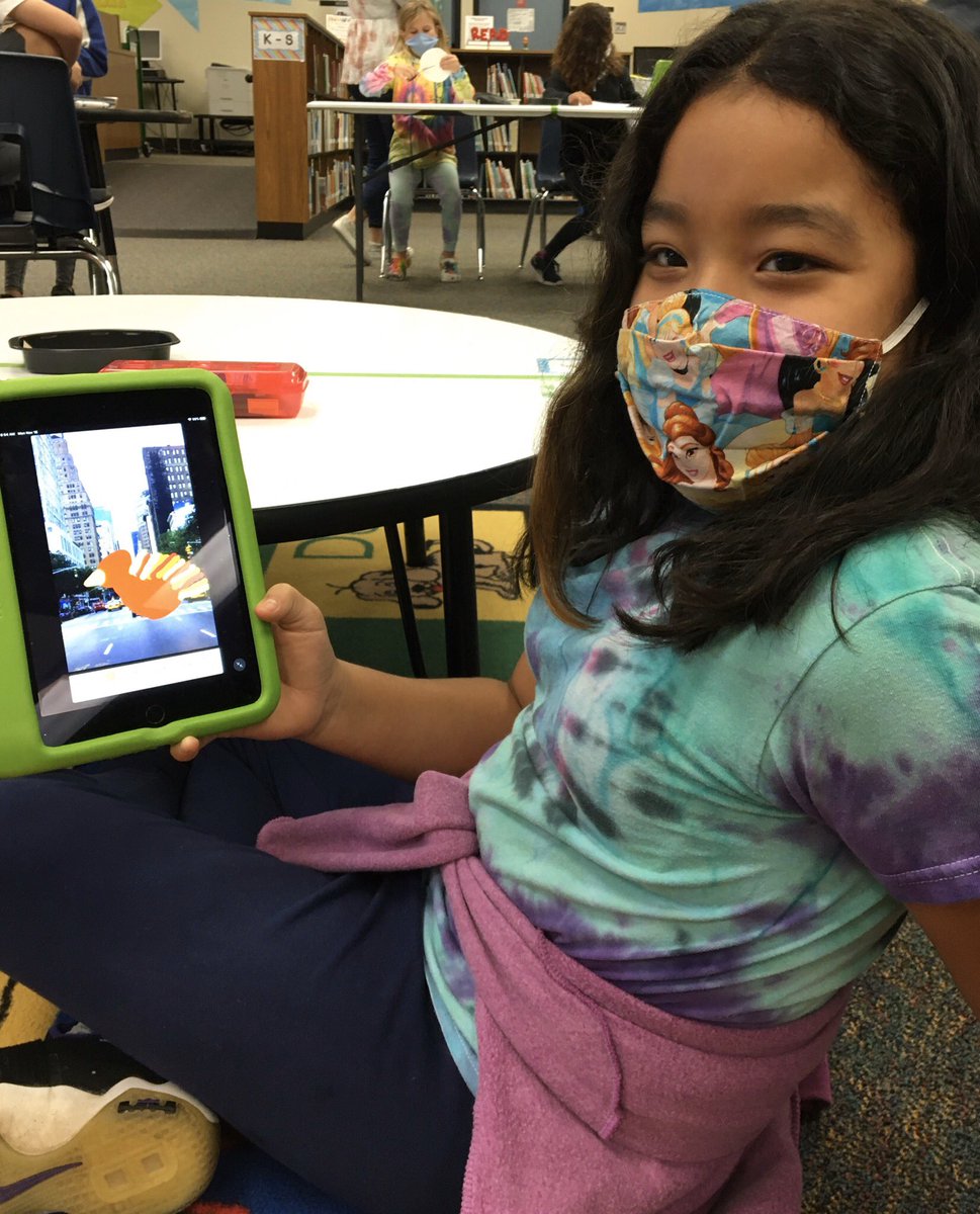 ACELibrarian1's tweet photo. We’re designing and engineering the rigging of our Thanksgiving Day Parade balloons in the Haude library makerspace today! @HaudeKISD @KleinLibraries #LibraryPromise #HaudeLibNov20 https://t.co/gPF4n4kGhm