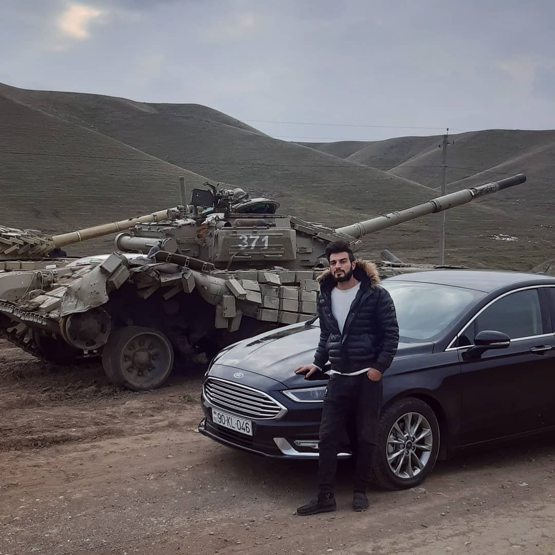 1. Old losses + stuff missed. First a damaged Azeri T-72 Aslan #371 h/t  @panzerQQ via  @oryxspioenkop. Note distinctive large boxes on its rear + the atmospheric sensor on the left rear of turret (thicker than a wind sensor on a T-72BA/B3). Joint GPS/Comet IMU rail appears missing