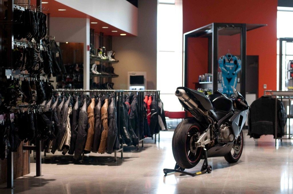 .<a href="/RevZilla/">RevZilla</a> parent company Comoto Holdings has acquired motorcycle app <a href="/REVERMOTO/">REVER</a> bit.ly/3f6xJUC