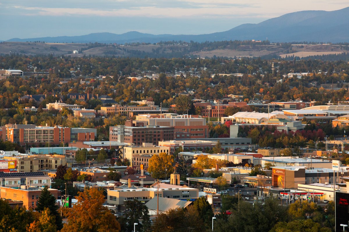 VisitSpokane's tweet photo. Starting Wednesday, restaurants will be closed for indoor dining in Washington. Please help your local restaurants by getting out to dine. Dining at your favorite restaurant can help show support and reduce food waste. 💜

Please retweet!

📸: @libbykamrowski https://t.co/yj43u441qm