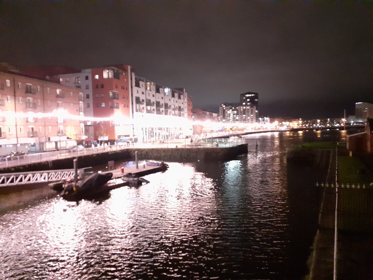 Thread: Credit where credit due to those in  @LimerickCouncil responsible for newly installed lighting on waterfront.Timeless, elegant and welcoming.Strong argument for keeping these all year round  #limerick