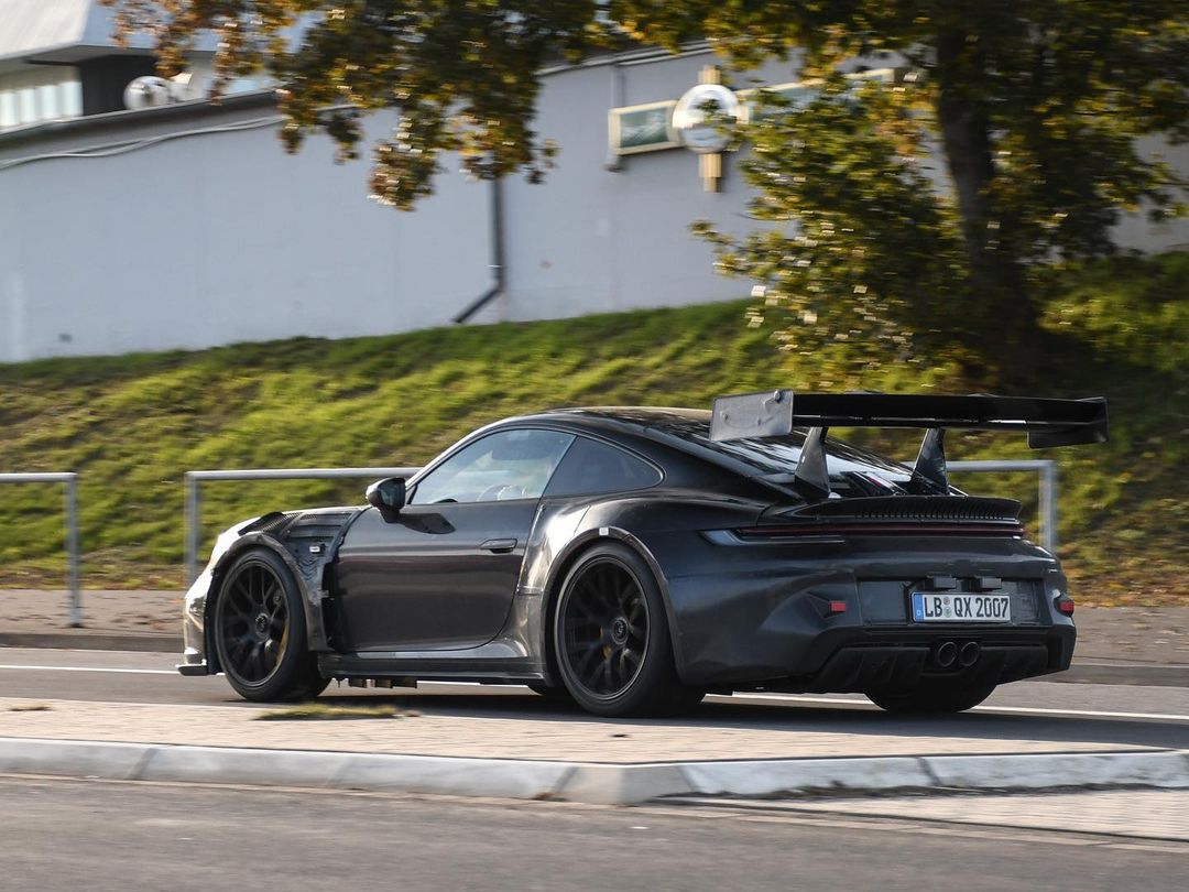 Things are about to get wild 😳

🚘: 2022 Porsche 992 GT3 RS 

ODT