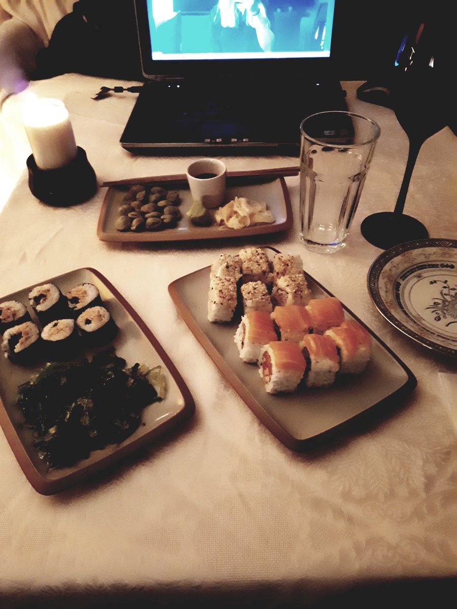 helena_hetaira's tweet photo. So, ich hab dann mal ein Online Dinner 😁😍

#coronacreativity #onlinedinner #escortlife #lovemyjob https://t.co/AAZfLlWMqn