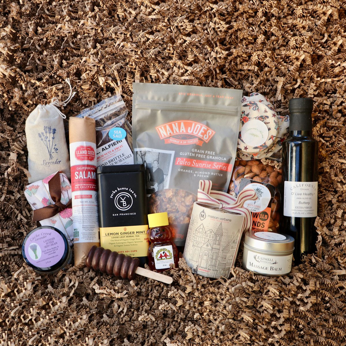 farmbox409co's tweet photo. Holiday Gift Boxes are now available and boy are we excited! These boxes feature goodies from independent business owners and artisans from across the San Francisco Bay Area.

#supportsmall #supportlocal #sfmakers

https://t.co/J8pqQM7xjY https://t.co/ElWw8Uvkg1