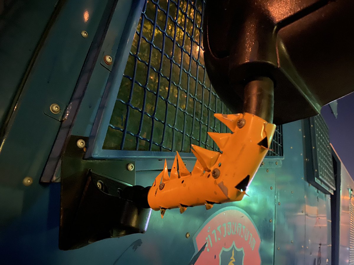 With the news that the protestors have breached the barriers towards the Parliament, I rushed back to joined them.  #ม็อบ17พฤศจิกา