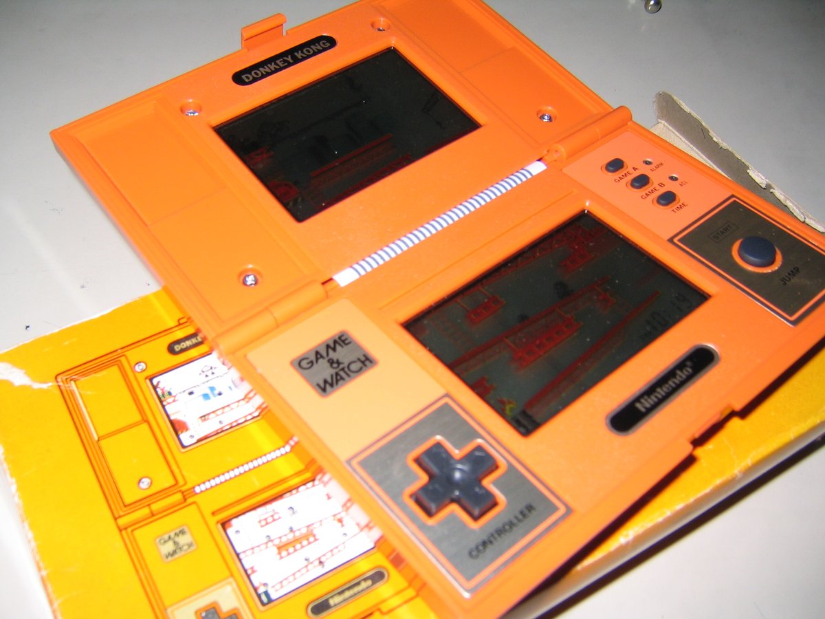 YedaiJamao's tweet photo. @DSimphony Pues #MiPrimerMario fue la Game Watch de Donkey Kong, una maravilla, y me gustó que el espíritu de la recreativa estaba allí... y portátil. Esta es una foto, aún la conservo. https://t.co/SPHgaLJloZ