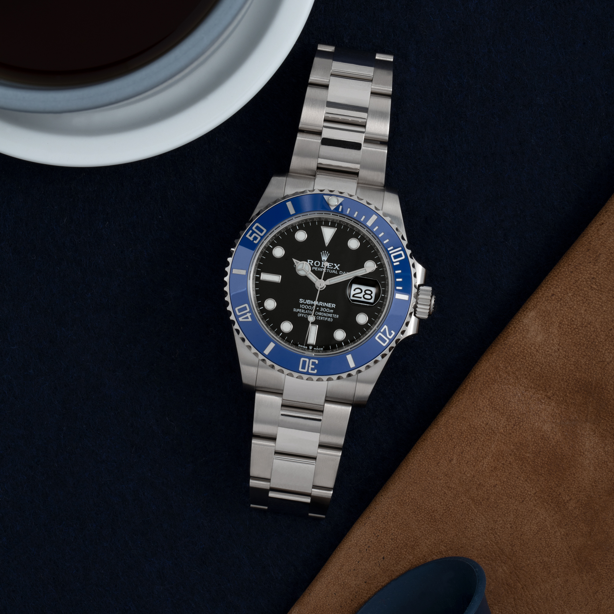 sendt aflivning pølse Hodinkee on Twitter: "The @rolex Submariner Date in white gold now has a  black dial that makes it one heck of a low-key luxury sport watch. @jonbues  goes Hands-On with the 2020