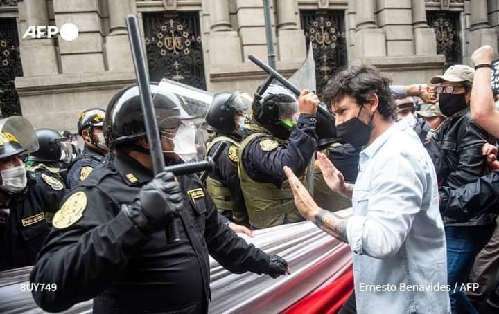 luolivaresc's tweet photo. La valentía nos expone, nos hace vulnerables, porque no hay chaleco antibalas para los que se atreven.
La valentía son hechos y no echadas  de culpa. Gracias a todos esos peruanos que nos enseñan que el significado en wikipedia se queda corto ♥️
Gracias @danielfolivares https://t.co/Vsnw5mbPVC