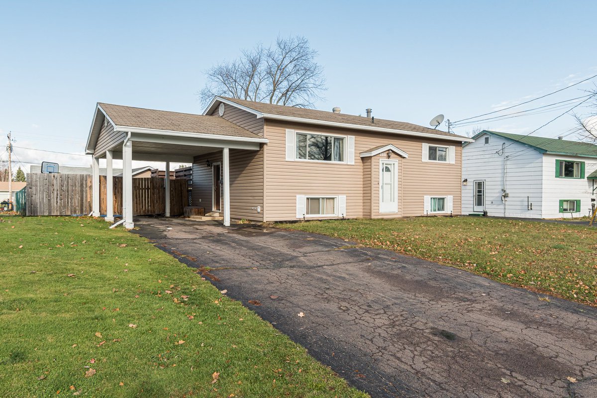 EricMurrayR's tweet photo. 🏠 New Listing - 280 Callowhill 🏠
.
📍 - Riverview
💲 - 160,000
🛏 - 2+1 Non-conforming 
🛁 - 2
.
Eric Murray - Real Estate Associate
📞 - 506-863-8802
💻 - ericmurrayrealestate@gmail.com
https://t.co/ZXwPmuAIBa 
Team Leslie - RE/MAX Avante
.
#ericmurrayrealestate #moncton https://t.co/B4EyzN92FF