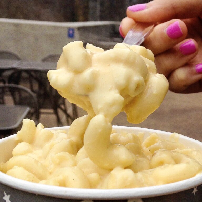 EatingatHofstra's tweet photo. AU BON PAIN 
NOW ➡️ CLASSES END
Get a small mac and cheese for $3 with purchase of a sandwich! https://t.co/QS7j3obPRj