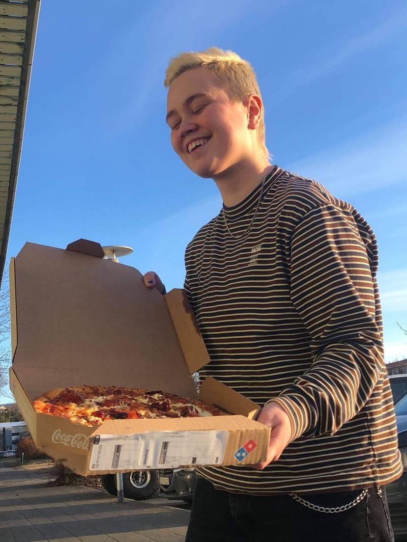 Steinunn vinkona okkar fékk sér pizzu í hádeginu 😋

Pizza vikunnar: Ítalskur, rjómaostur, hálfþurrkaðir tómatar og rauðlaukur 😋😋 þessi geggjaða pizza hlaut nafnið „Heiða mús og herra Jón”

#pizzavikunnar <a href="/DPISL/">Domino's Pizza ÍSL</a>