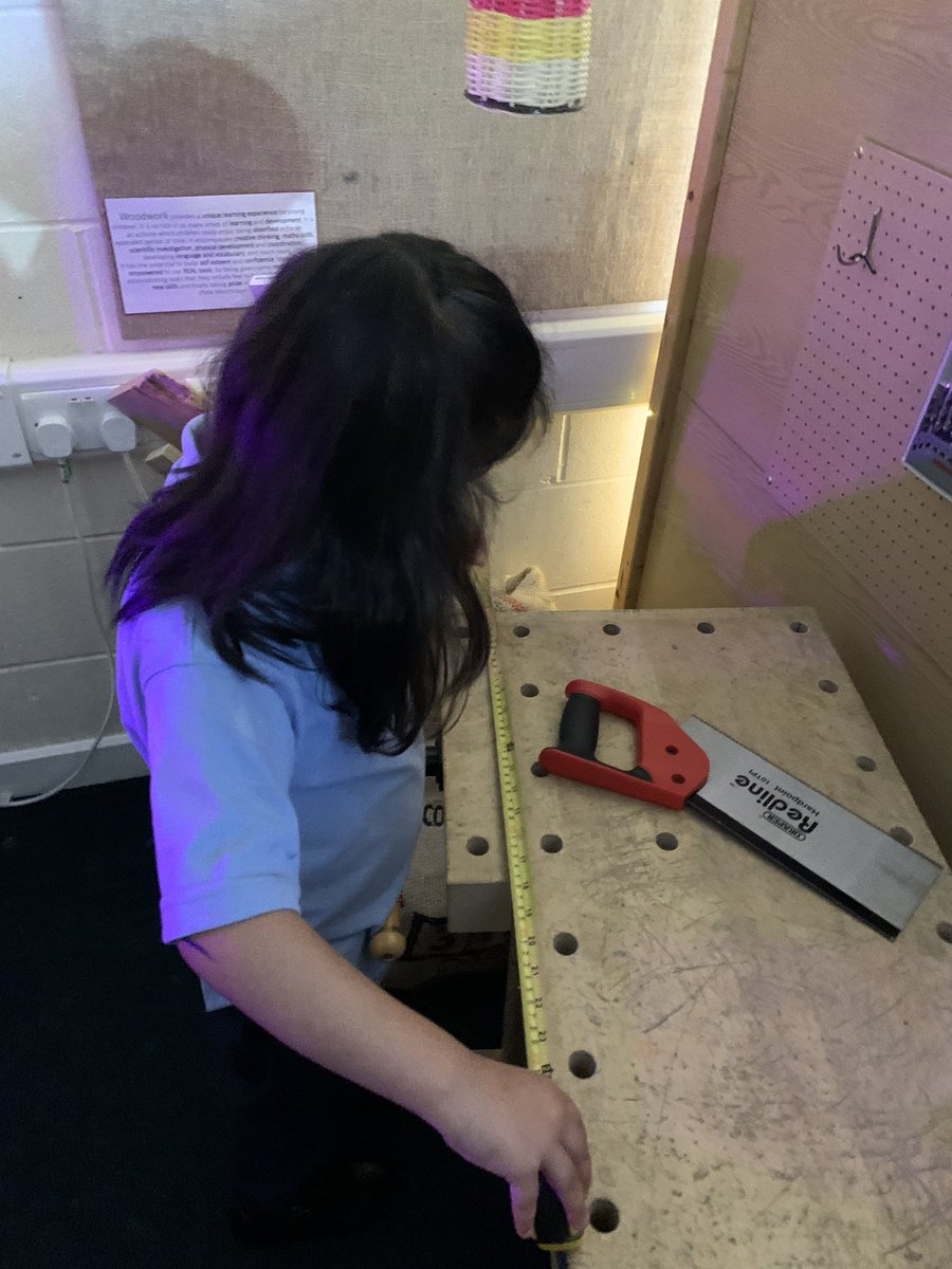 EYFSatStPhilips's tweet photo. A.  Adjusts the drill chuck to accept a larger drill bit having progressed through the sizes of the bits to make her hole bigger.  She cuts her next piece of wood using the tenon saw and then measures the length of her wood using a tape measure #Woodworking @STPHILIPSCE https://t.co/i1YXTxbRPb