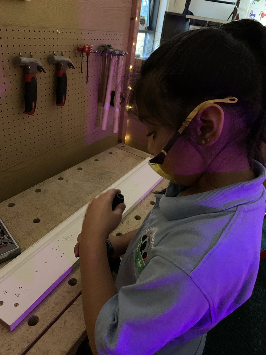 EYFSatStPhilips's tweet photo. A.  Adjusts the drill chuck to accept a larger drill bit having progressed through the sizes of the bits to make her hole bigger.  She cuts her next piece of wood using the tenon saw and then measures the length of her wood using a tape measure #Woodworking @STPHILIPSCE https://t.co/i1YXTxbRPb