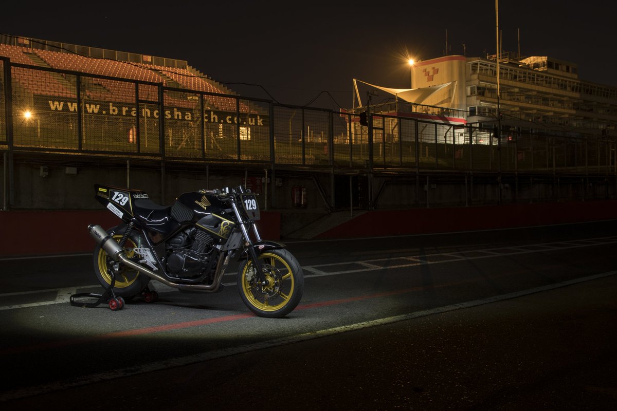bunglebear2904's tweet photo. Come on 2021! Want to get the mighty CB500 back on track! #cb500 #cb500racebike #brandshatch https://t.co/wJKlExpZZe