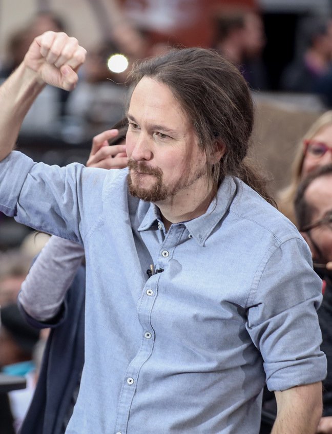 MariPrezFernnd2's tweet photo. @PabloIglesias El de la coleta, diciendo que le daría vergüenza cobrar más de 4.500€ al mes.
El del moño, cobrando más de 4.500€ al mes.
No es bueno reírse de sus votantes. https://t.co/i0oLHPZ64S