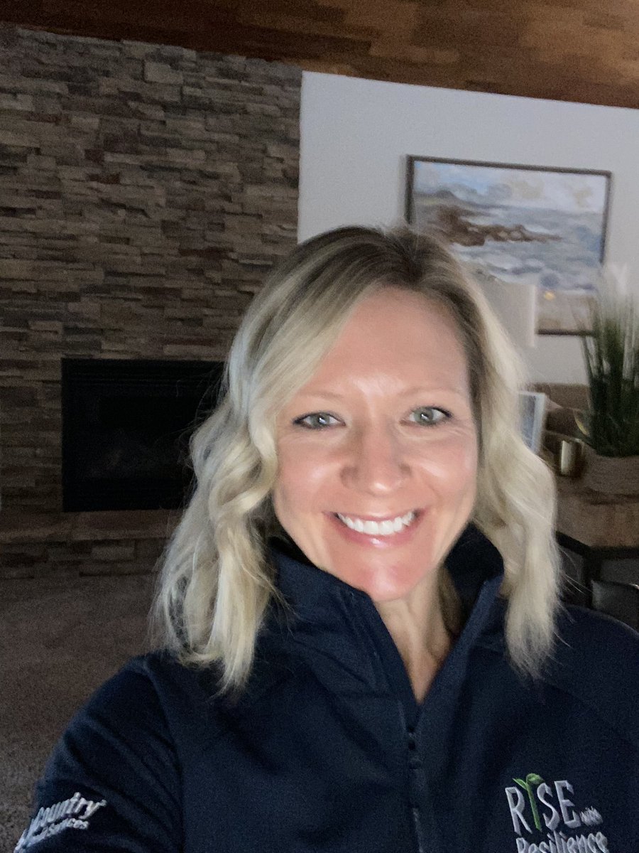 AgCAndreaO's tweet photo. @AgCSammy @AgCountry @AgCBrady @AgCLisa @AgCNatalie Ready to #RiseWithAgC today! https://t.co/twB3c1dOSG