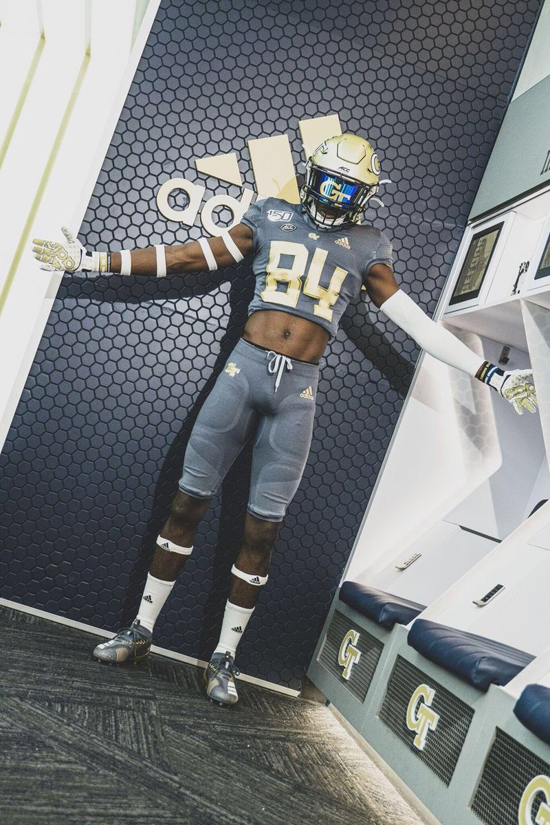 TheHelmetGiant's tweet photo. SHOC Team Customs | Georgia Tech

-
-
We used SHOC 1.0 Gold, Sapphire, and Smoke to make these custom visors. What color visor do you like the most?
-
-
-
-
#visors #shoc #football #custom #equipment #thehelmetgiant #helmets #footballequipment #customvisor #georgiatech #cfb https://t.co/48SGrhVzn1