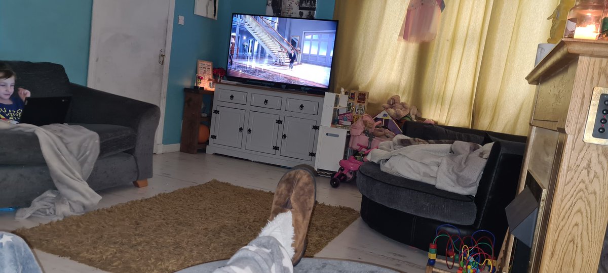 NatalieLogan9b's tweet photo. Finally chance to sit down and enjoy a yummy hot chocolate with my two little men. 🥰 
Twincessee have just dozed off and a good half our or more till the Calverley walk in 🤣 #isolation2020 https://t.co/IPzu75pKgI