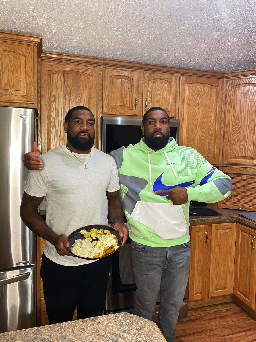SoColdNelson's tweet photo. My clone that cooks was mad because I didn’t get him in the pic I posted yesterday. Therefore, I had to give him a personal shoutout #SoCold #SoColdTheChef #SoColdEverything

He made Swordfish steak with a basil cream sauce, mashed red potatoes, sautéed zucchini &amp; squash 🔥🔥🔥 https://t.co/rdg2Uyucw2
