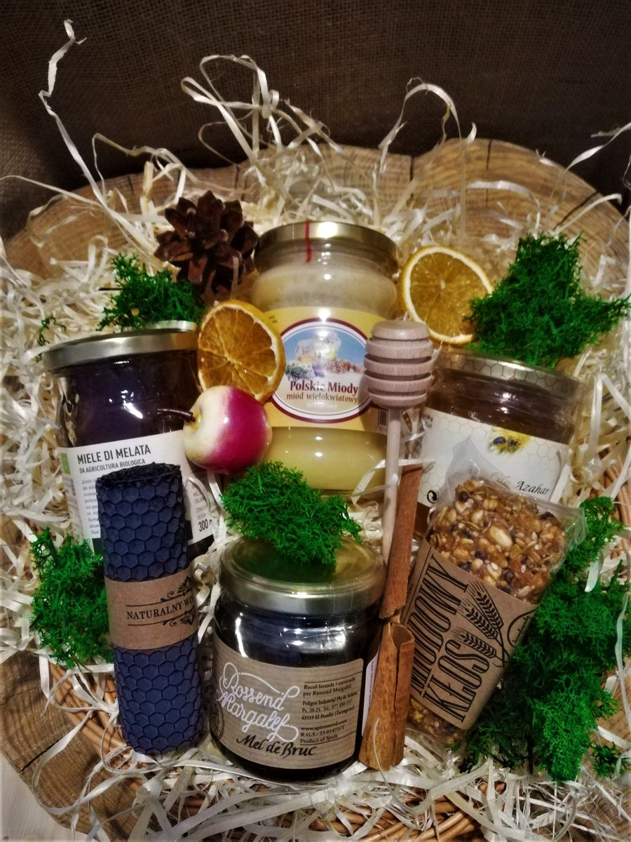 miodowych's tweet photo. Mikołajki tuż tuż! Macie już słodki podarunek? Jeśli nie, nie ma co czekać! Christmas tree⛄Honey pot
Chętnie przygotujemy dla Was piękne i pachnące kosze prezentowe! Red heartRed heart

Zapraszamy na https://t.co/dEq8nTu9Xd

#christmas #święta #miod #prezent #kosz #slodycze https://t.co/OZF7jypxBG